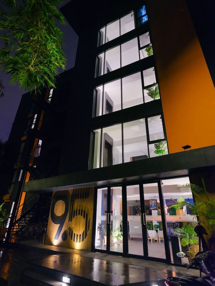 undefined 9.5 Hotel 6