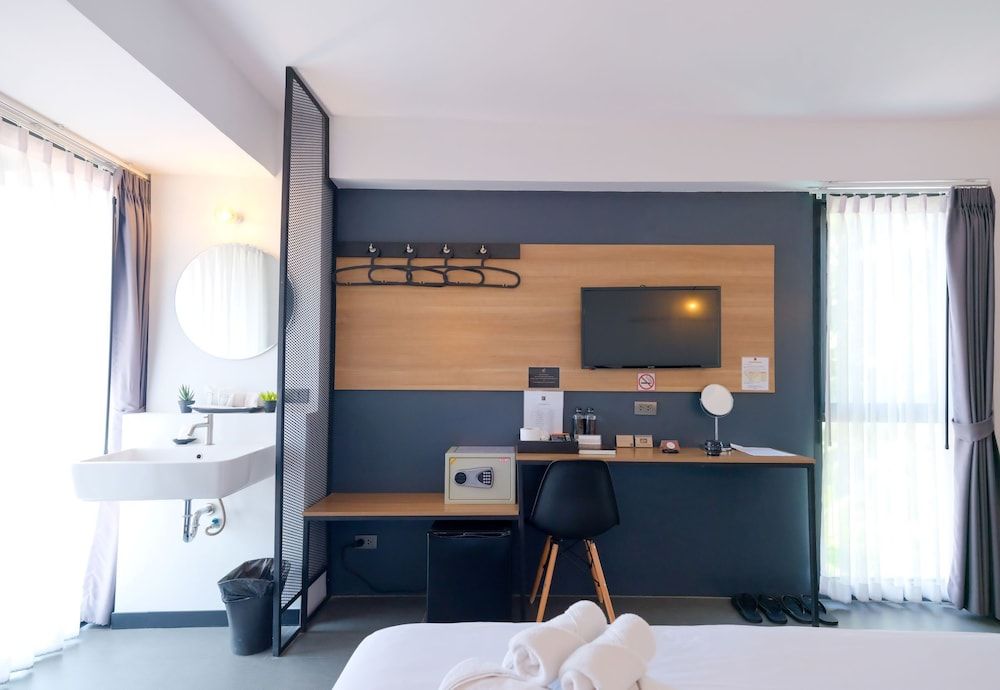 9.5 Hotel Standard Double Room 13