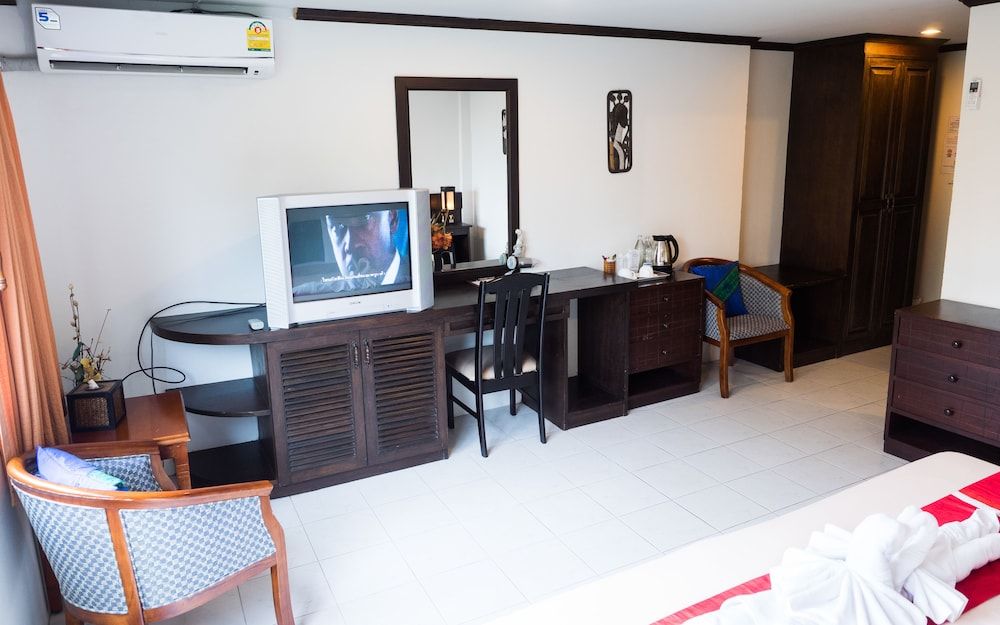 The Nice Patong Hotel Deluxe Double Room 10