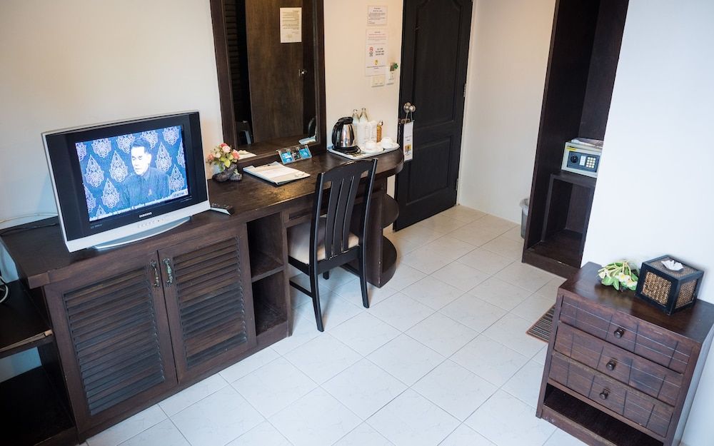 undefined The Nice Patong Hotel 10