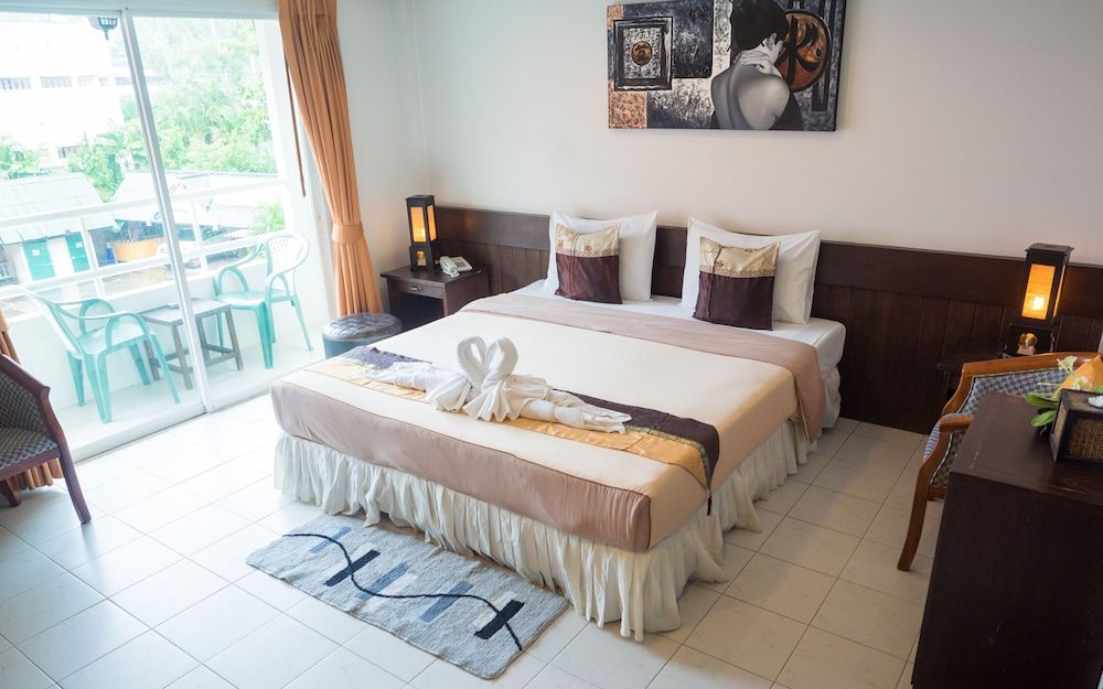 undefined The Nice Patong Hotel 2