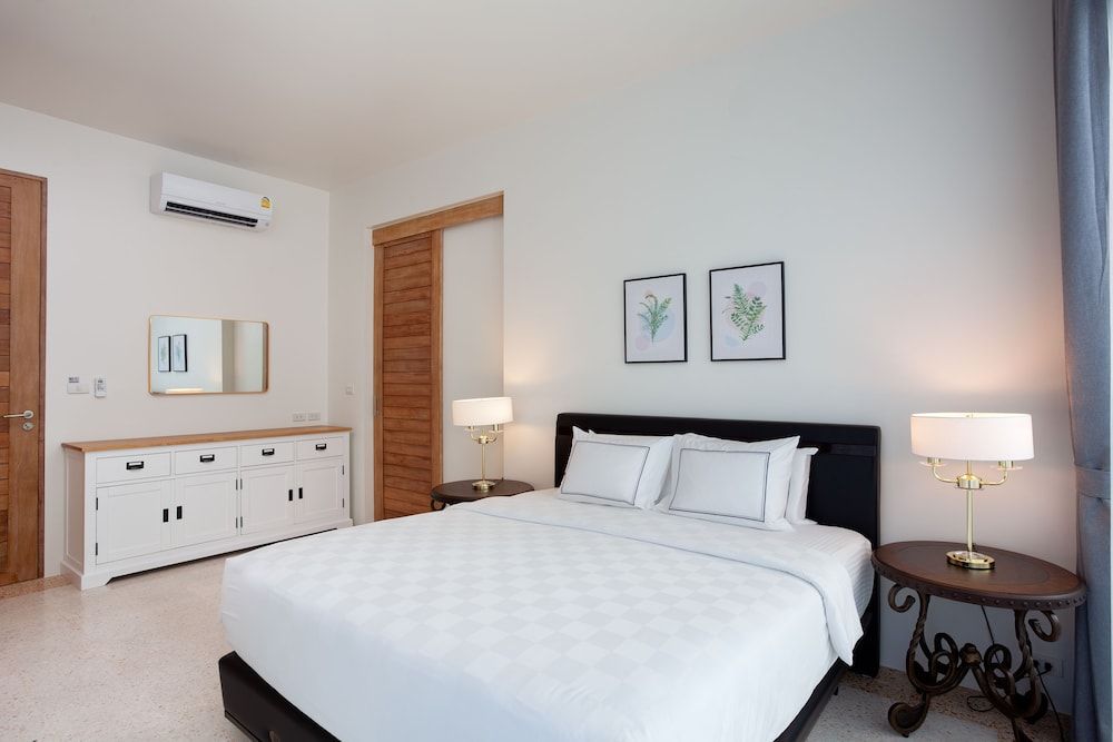 3-Bedroom Seafront Pool Suite
