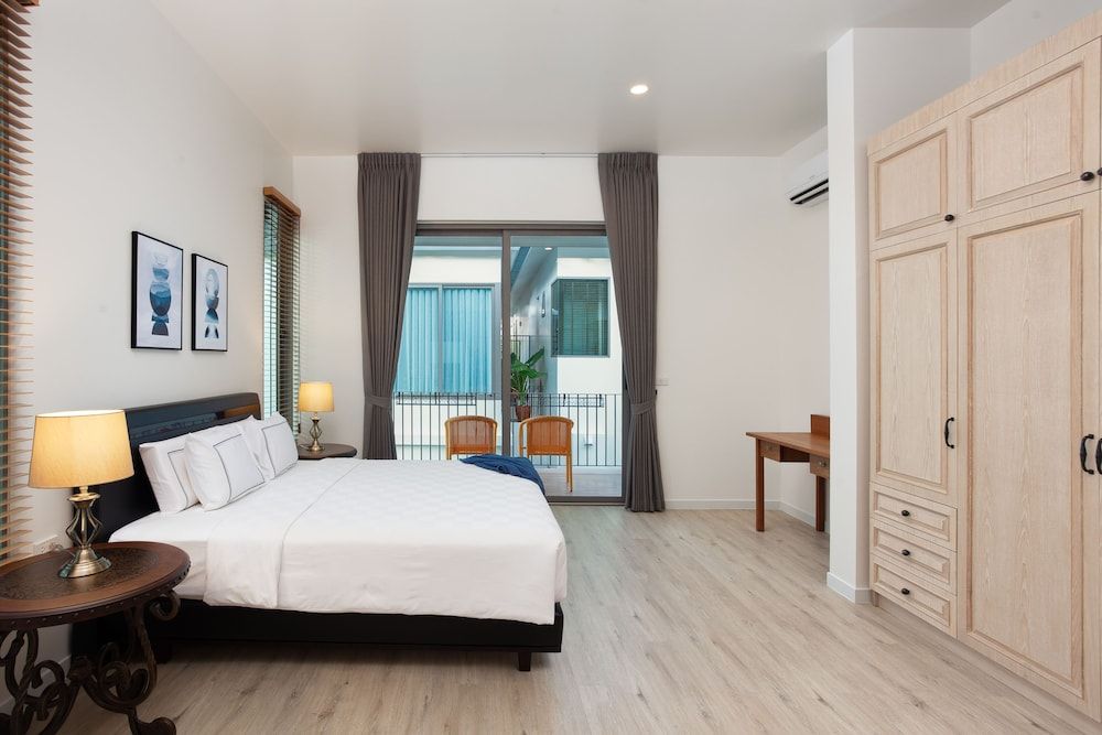 2-Bedroom Seafront Penthouse with Jacuzzi