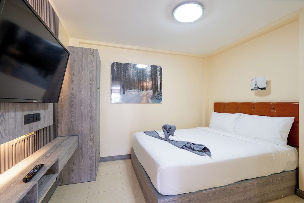 Square One Hotel Patong Family Room 2