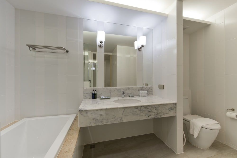 Hisea Huahin Hotel Superior King Room 4