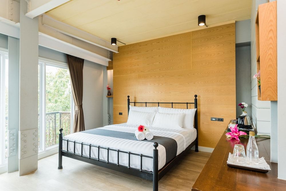 Grand Deluxe King Suite