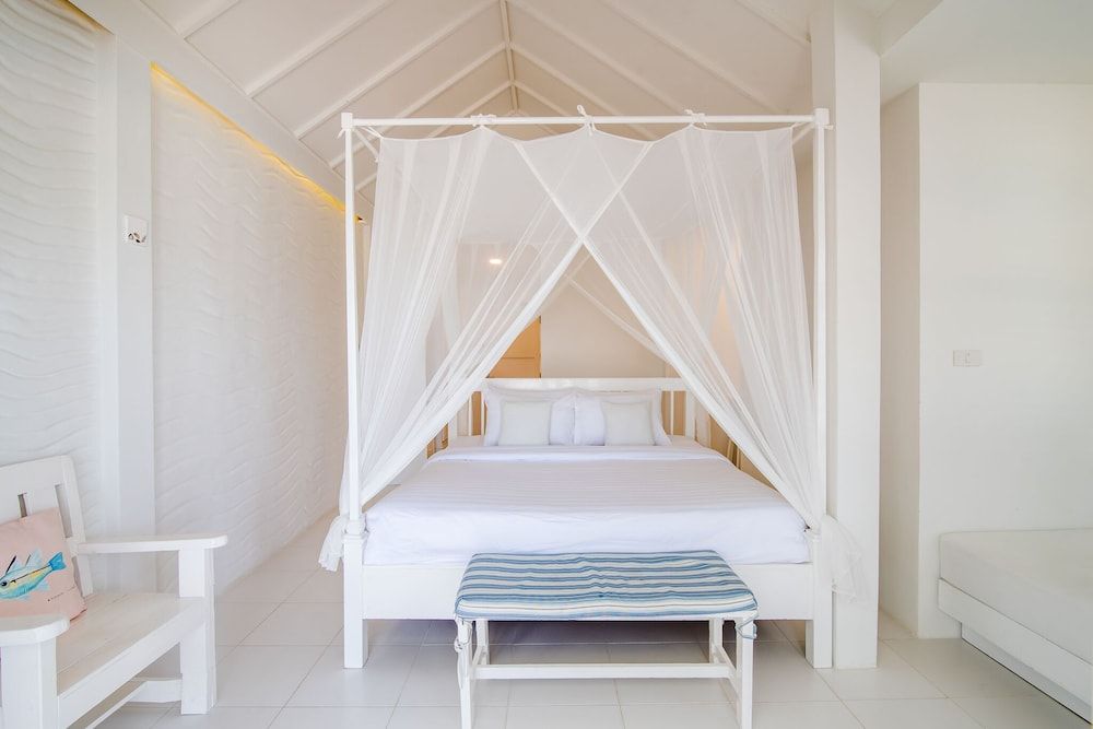 One Bedroom Beachfront Pool access