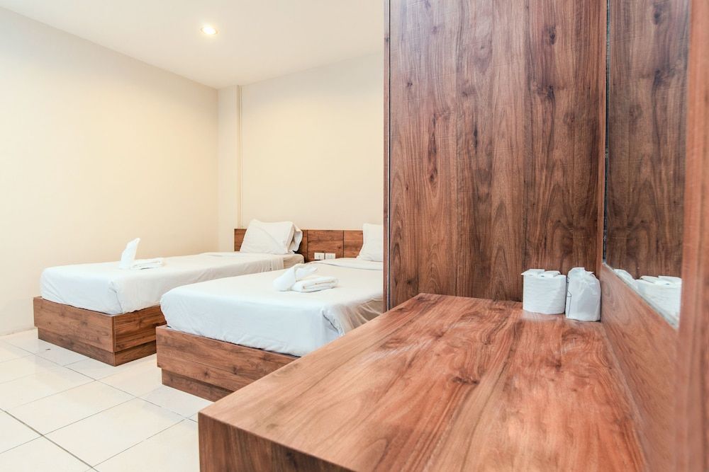 undefined B2 Airport Boutique & Budget Hotel 10