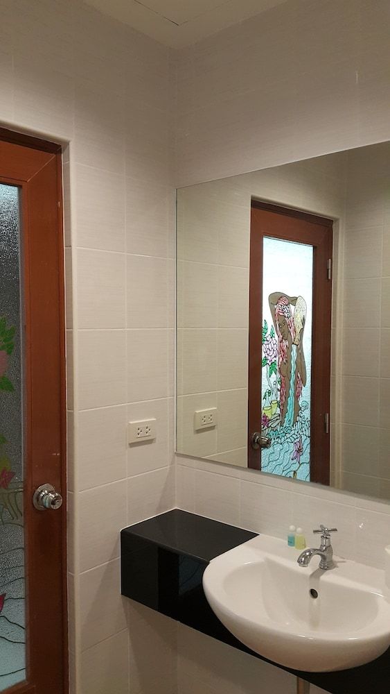 B Space Residence Standard Double Room 6