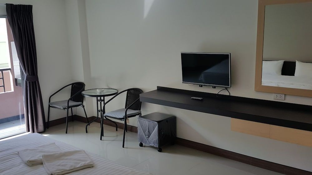 B Space Residence Standard Double Room 9
