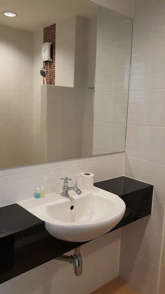 B Space Residence Standard Double Room 8