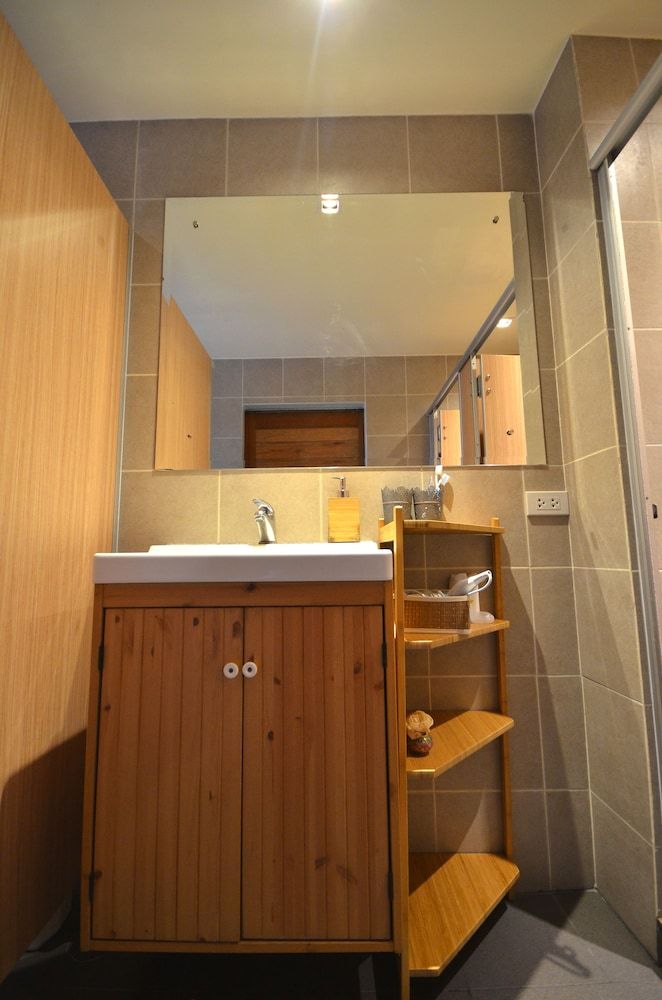 Good Day Hostel Twin Room, Shared Bathroom 4