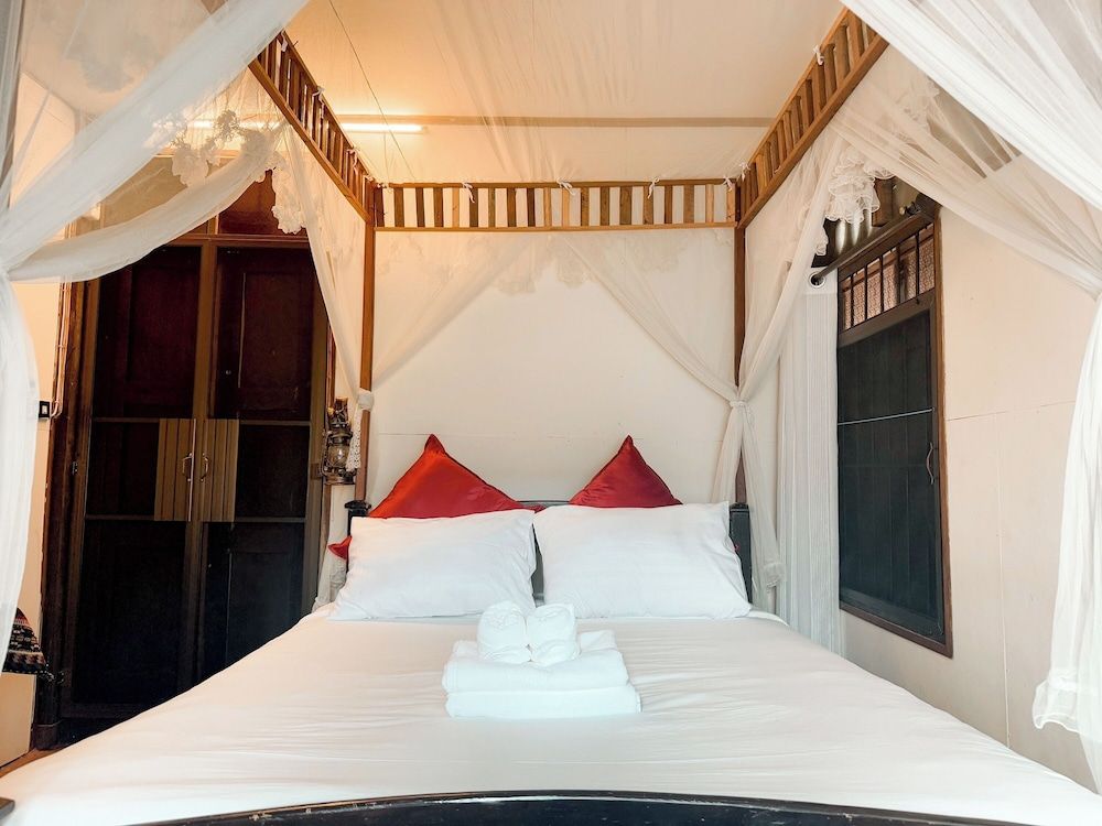 Deluxe Room, 1 Queen Bed