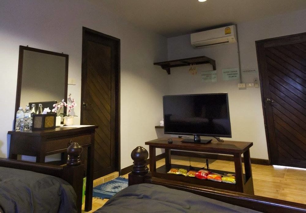Huen Sookjai House Standard Double Room, 1 Double Bed, Private Bathroom 5