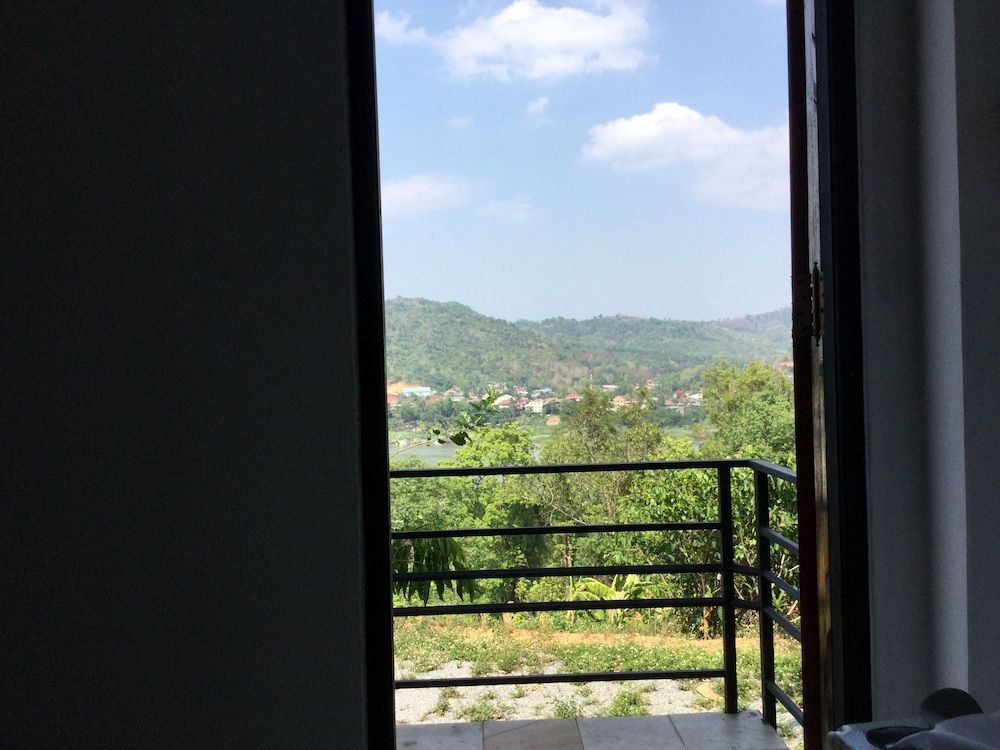 Chiang Khong Hill Classic Room 3 Single Bed 4