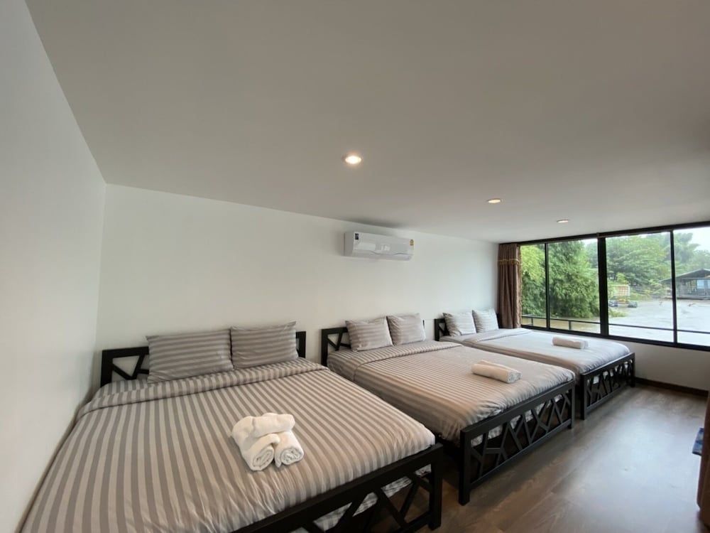 Riverside Hill Resort & Restaurant Floating Family Room 2