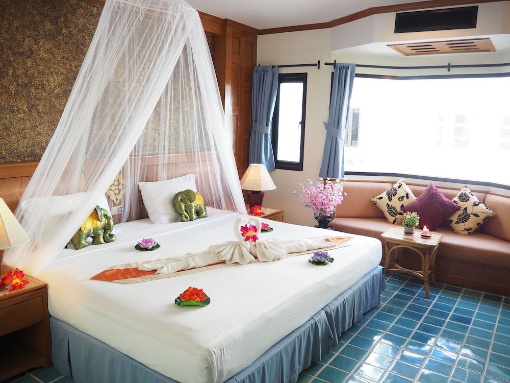 Your Place Inn Deluxe Room 8