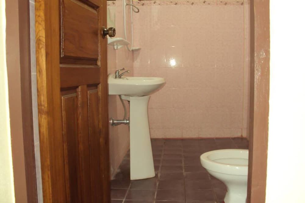 Baan Phuthadol Standard Room 7