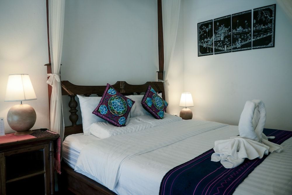 Hongkhao Village Luxury Double Room, 1 King Bed, Bathtub, Pool View 5