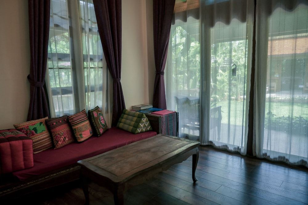 Hongkhao Village Luxury Double Room, 1 King Bed, Bathtub, Pool View 8