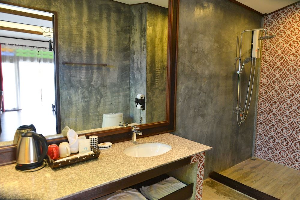 Hongkhao Village Luxury Triple Room, Lanai, Resort View 8