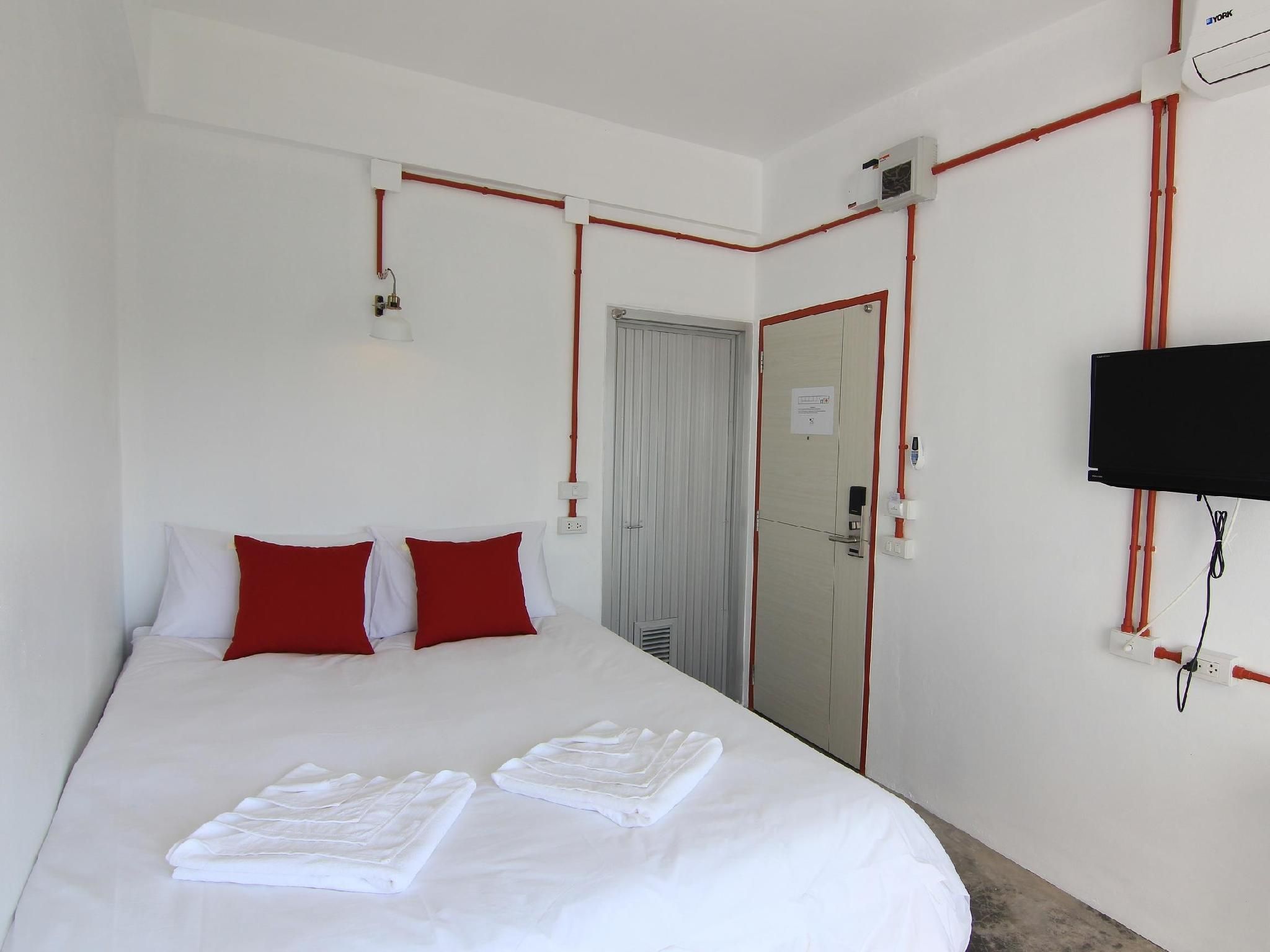 Ocean View Queen Bed