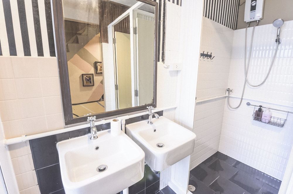 Bharani Hostel Bed in Mixed Dormitory 10