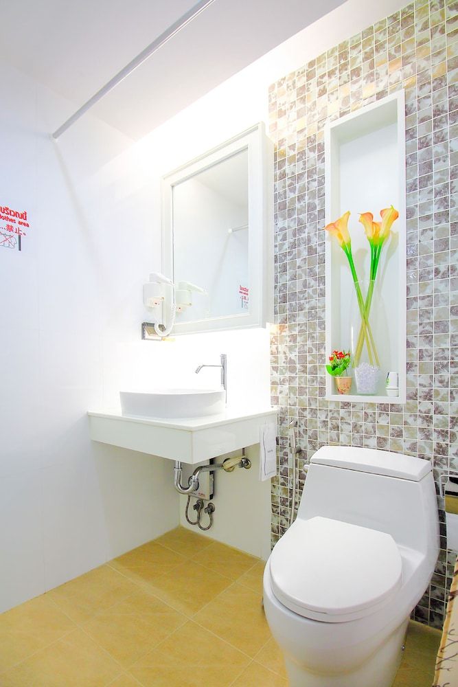 undefined OYO 284 Sabaidee Minitel 7