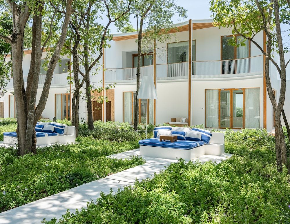 undefined SALA Samui Chaweng Beach Resort 4