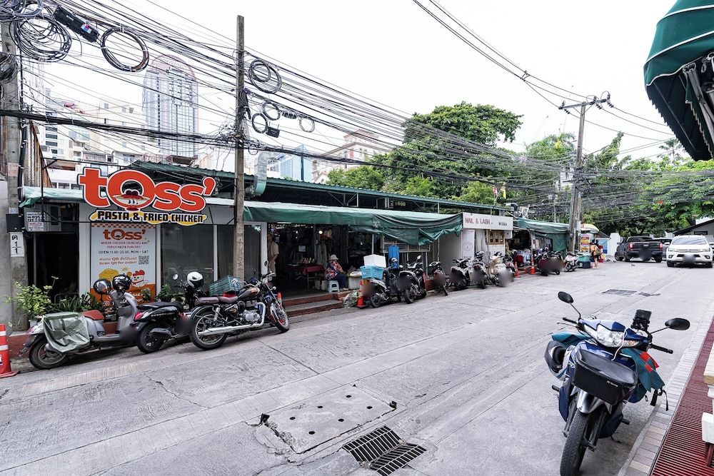 undefined 23 AVA at Saladaeng 9