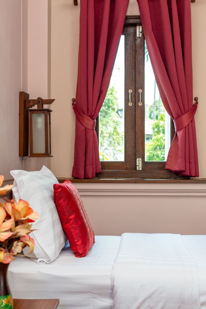 Huen Hug Chiang Mai Deluxe Twin Room 10