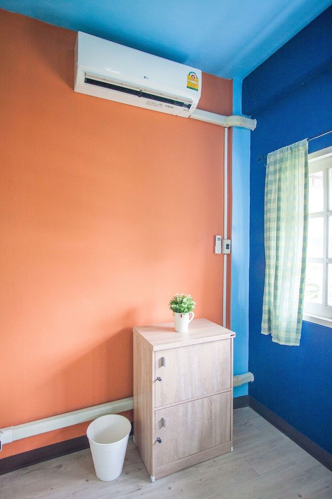 Nacorn Hostel Khaosan Traditional Twin Room 7