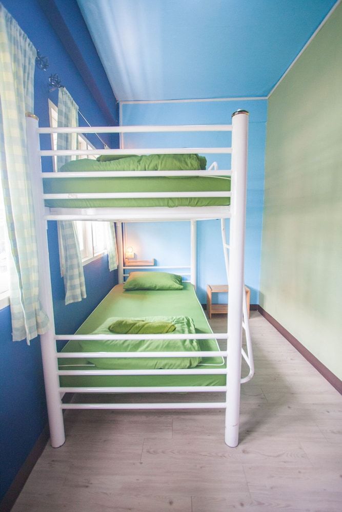 Nacorn Hostel Khaosan Traditional Twin Room 2