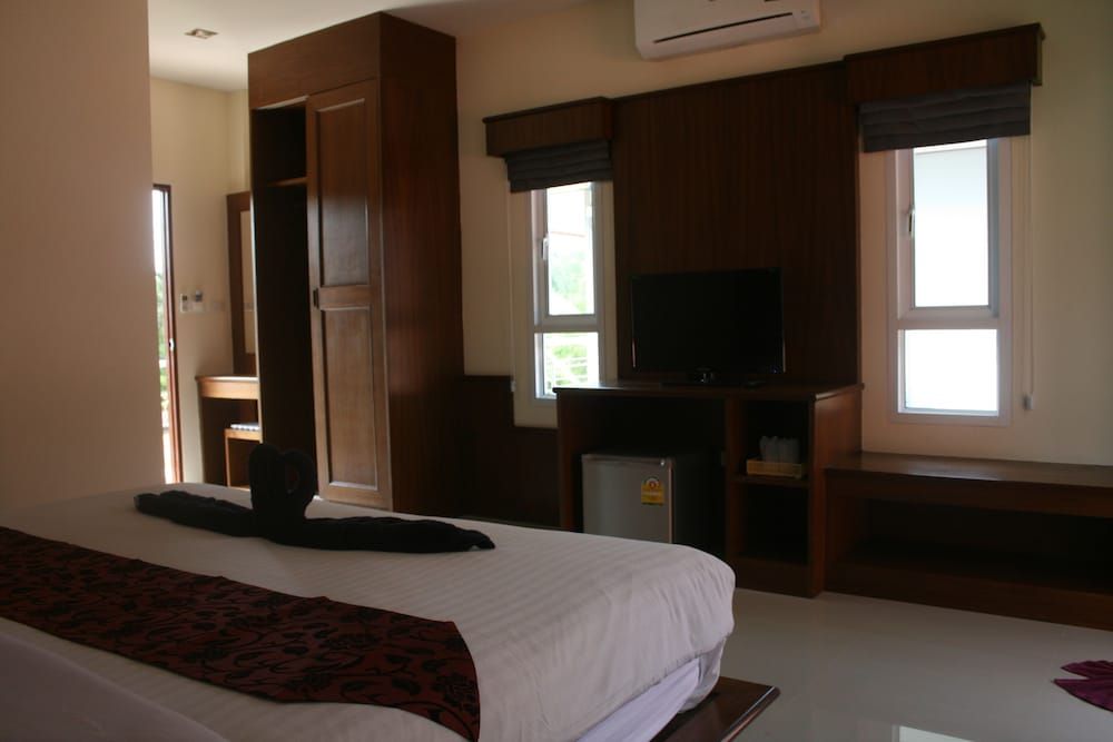 Khum Laanta Resort Deluxe Bungalow 2