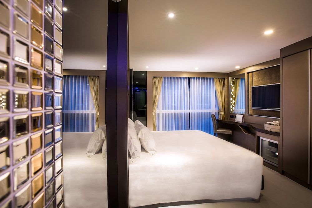 Centara Azure Hotel Pattaya Superior Room, 1 King Bed