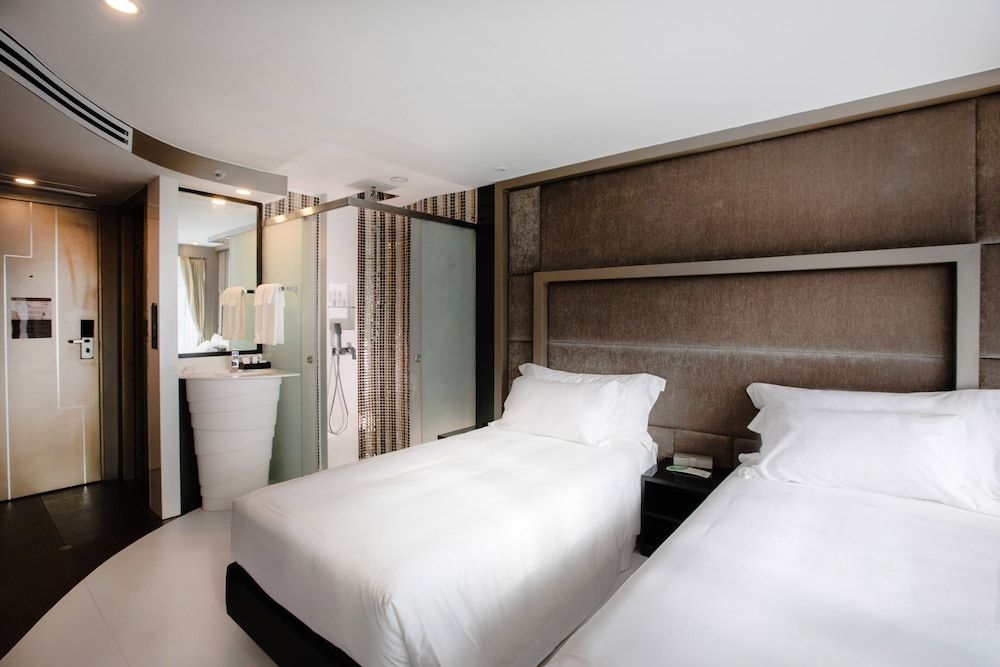 Centara Azure Hotel Pattaya Deluxe Room, 2 Twin Beds, City View