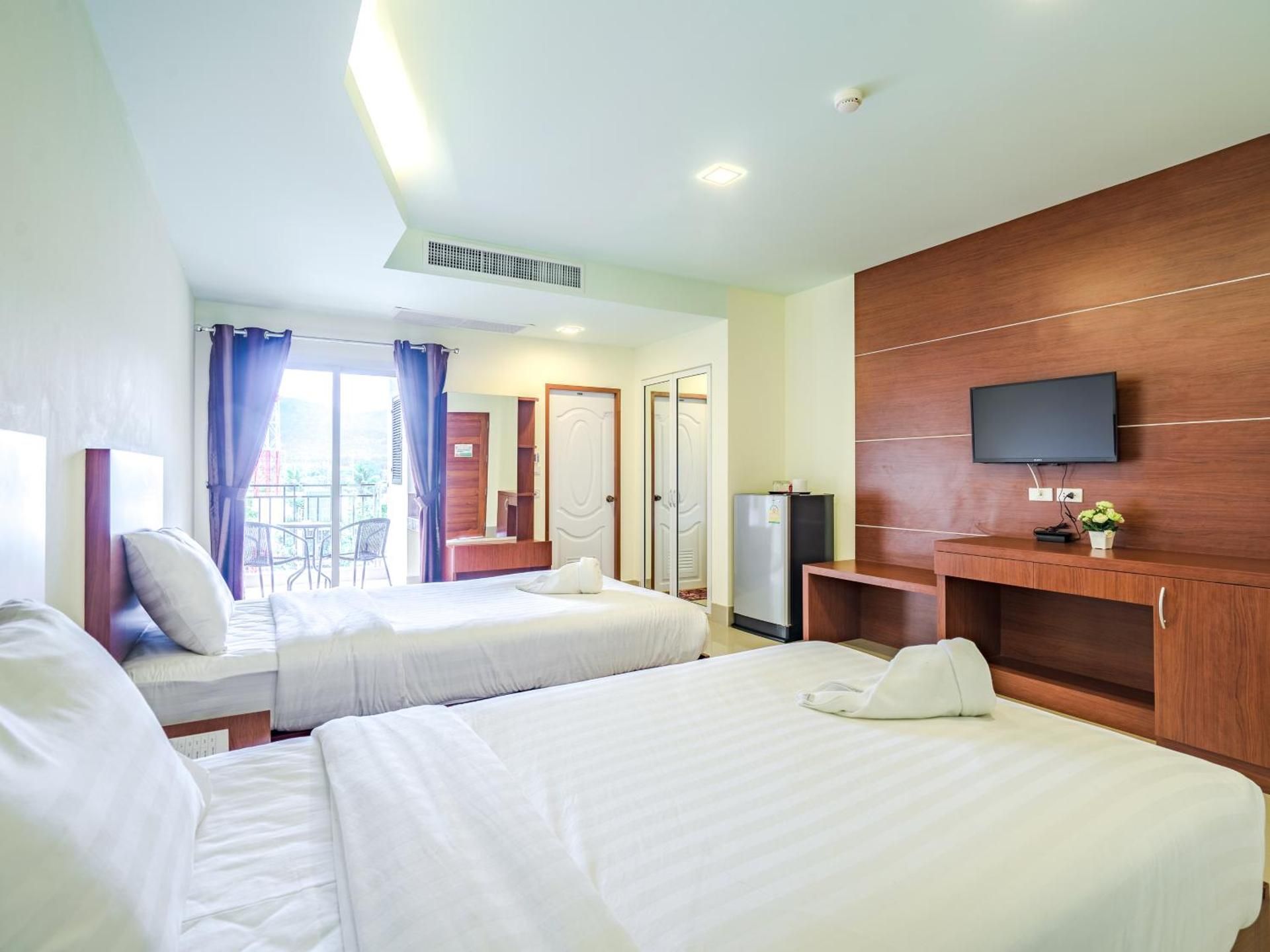 Superior Twin Pool View