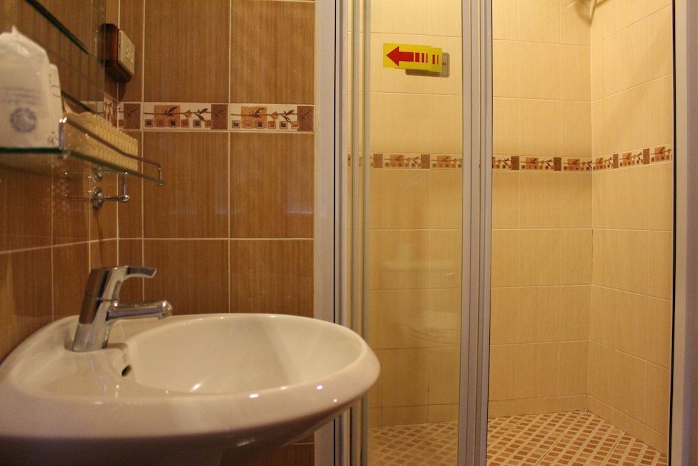 SamSenSam Place Deluxe Antique Room 8