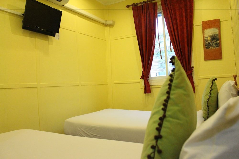 SamSenSam Place Deluxe Antique Room 4