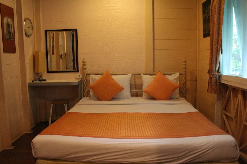 SamSenSam Place Deluxe Antique Room 3