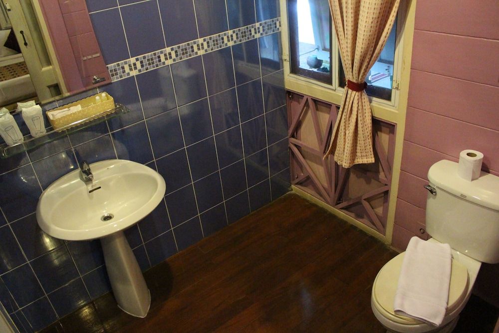 SamSenSam Place Deluxe Antique Room 6