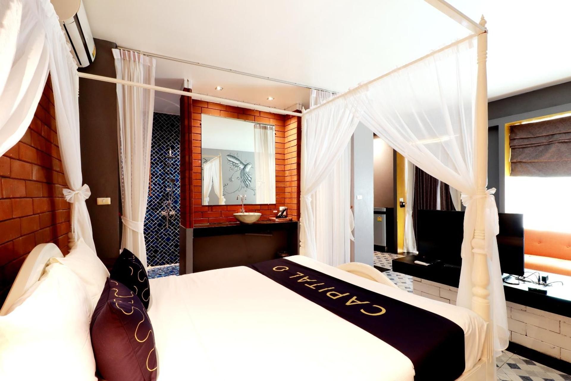 Deluxe Room Pool View