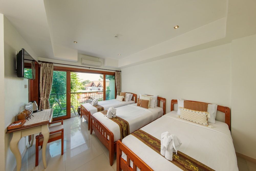 Rendezvous Classic House Classic Triple Room, Balcony 4