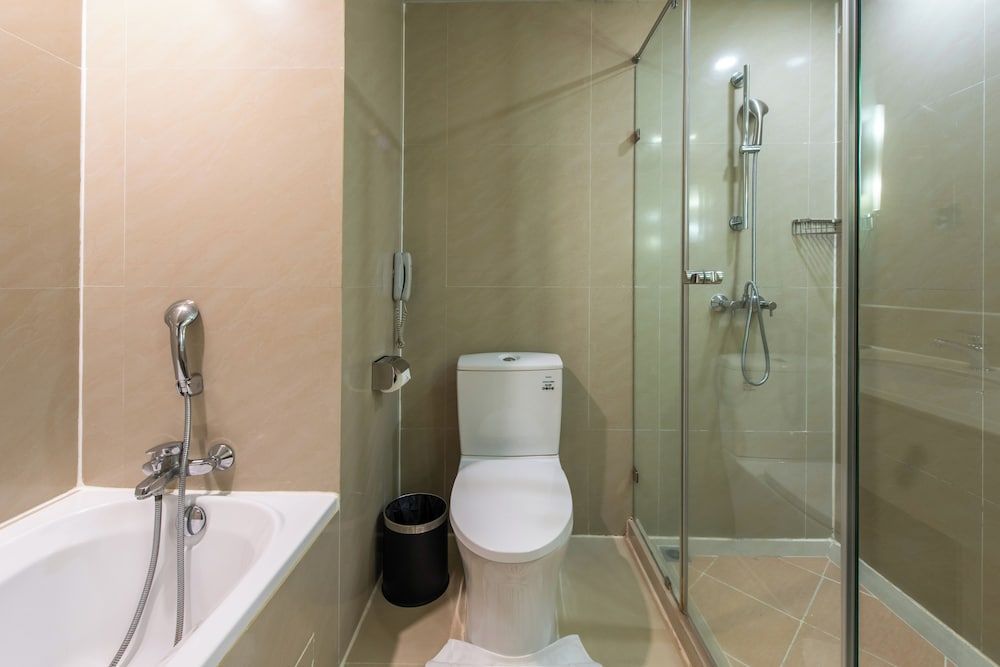 Maple Hotel Deluxe Room 4