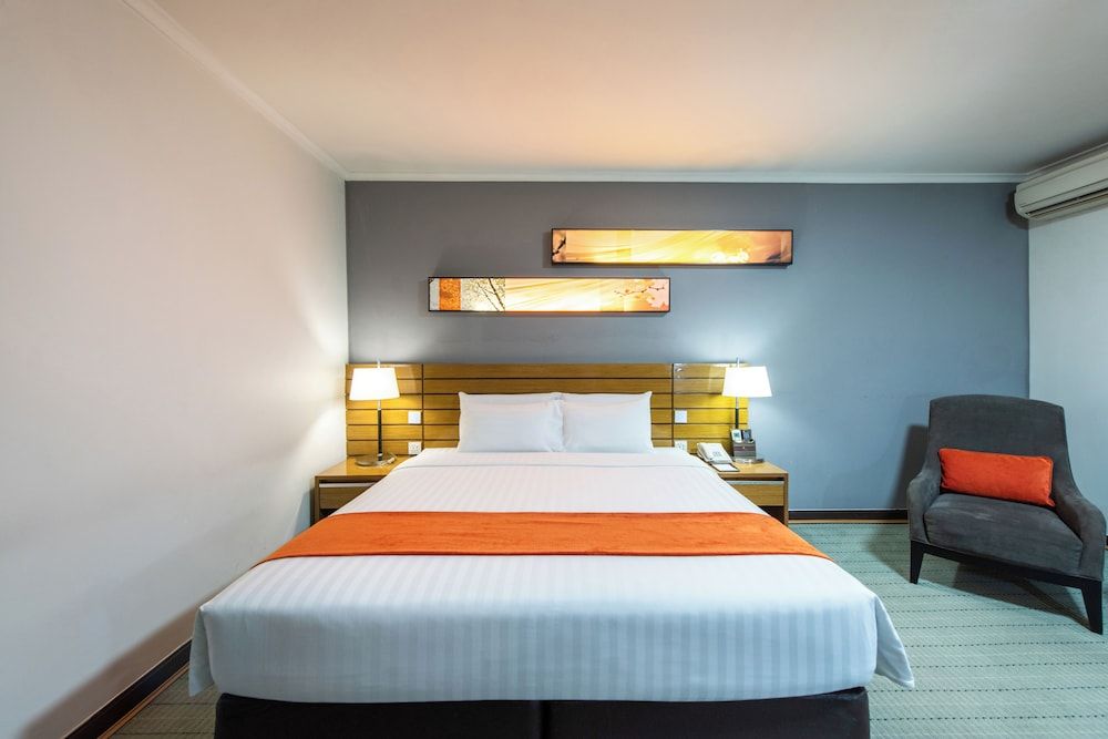 Maple Hotel Deluxe Room 3