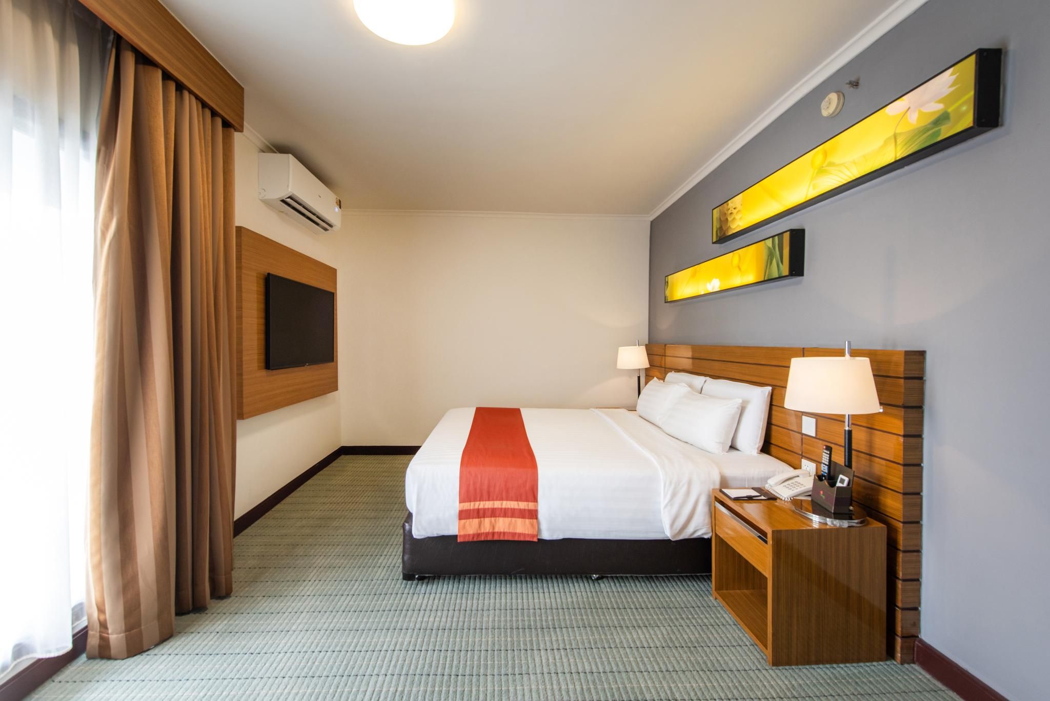 undefined Maple Hotel 8