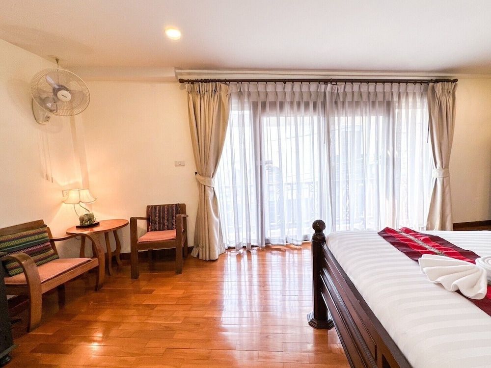 Rustic River Boutique Deluxe Room 12