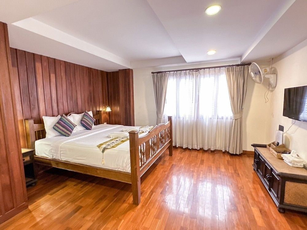 Rustic River Boutique Deluxe Room 13