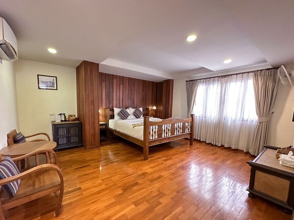 Rustic River Boutique Deluxe Room 11