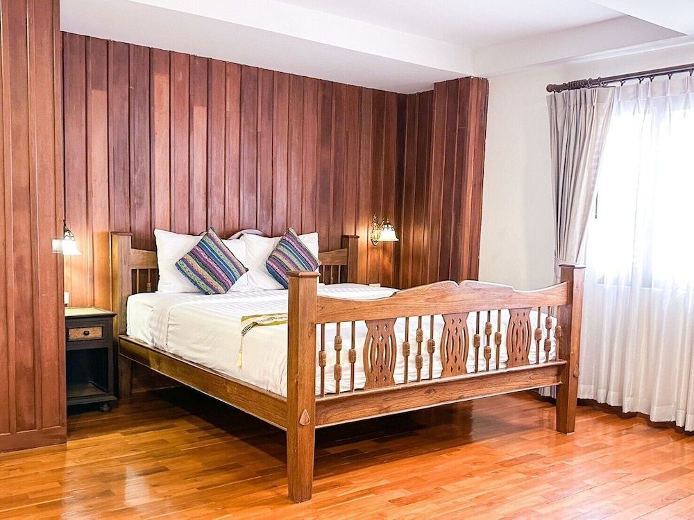 Rustic River Boutique Deluxe Room 9